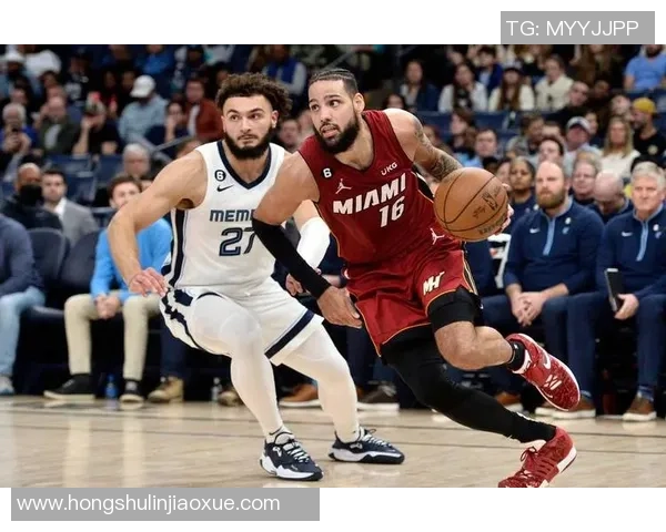 火箭队与热火队激战正酣高清直播带你全程体验精彩瞬间